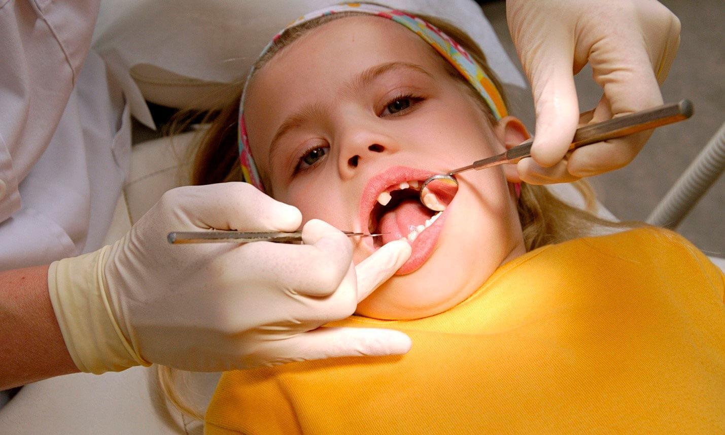Лечение кариеса без боли в детской стоматологии "Бобренок"